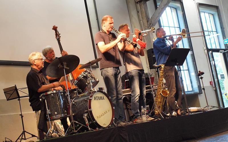 Oiweiumhoibeeife Jazzband